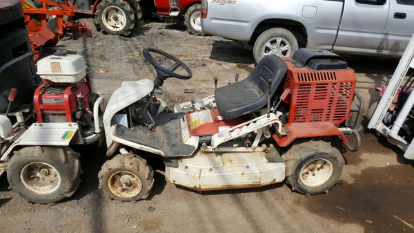 รถตัดหญ้านั่งขับ RM95 18 แรง รถตัดหญ้านั่งขับ RM95 18 แรง