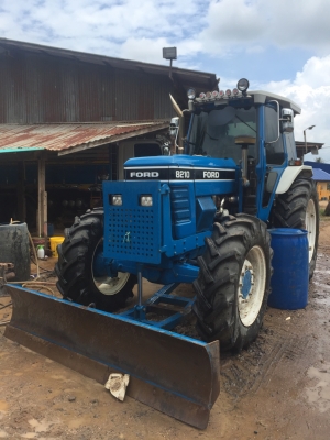 ขายรถไถ Ford 8210