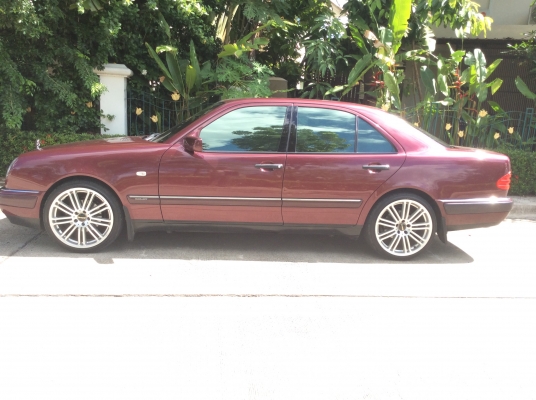 Benz e230 ไมล์28000ไมล์แท้ Benz e230 ไมล์28000ไมล์แท้