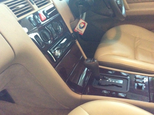 Benz e230 ไมล์28000ไมล์แท้ Benz e230 ไมล์28000ไมล์แท้