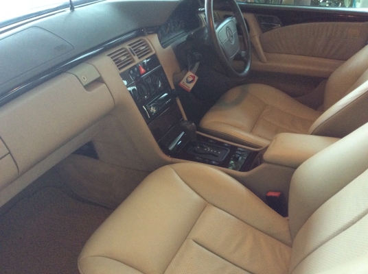 Benz e230 ไมล์28000ไมล์แท้ Benz e230 ไมล์28000ไมล์แท้
