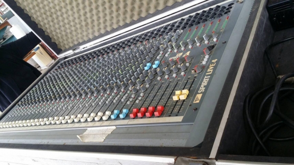 มิกเซอร์ 24 ch soundcraf sapirit live 4 สภาพสวยดี ได้มาจากโรงเรียนนานาชาติ สภาพนิ้งครับ มิกเซอร์ 24 ch soundcraf sapirit live 4 สภาพสวยดี ได้มาจากโรงเรียนนานาชาติ สภาพนิ้งครับ