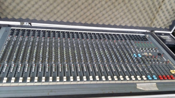 มิกเซอร์ 24 ch soundcraf sapirit live 4 สภาพสวยดี ได้มาจากโรงเรียนนานาชาติ สภาพนิ้งครับ มิกเซอร์ 24 ch soundcraf sapirit live 4 สภาพสวยดี ได้มาจากโรงเรียนนานาชาติ สภาพนิ้งครับ