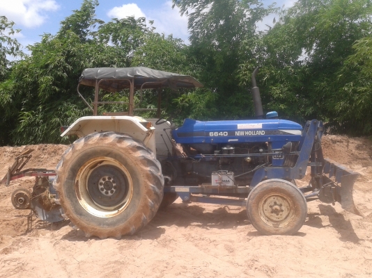 ขายรถไถฟอร์ด 6600 เสื้อลาย ใบดัน ผาน 6 คลาด เล่มทะเบียน