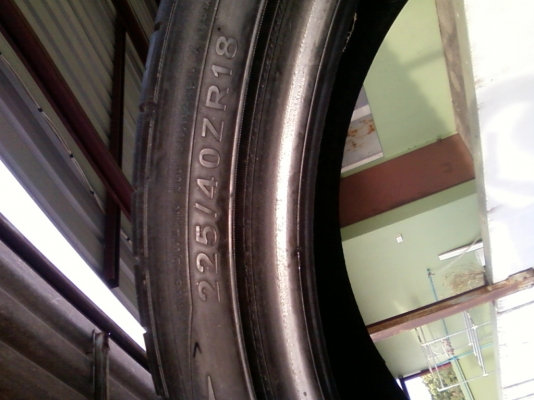 ยาง 225 40 18 ปี 13 VELOCITA CNS รุ่นDELIUM RACING ดอกหนาๆ นิ้มๆ