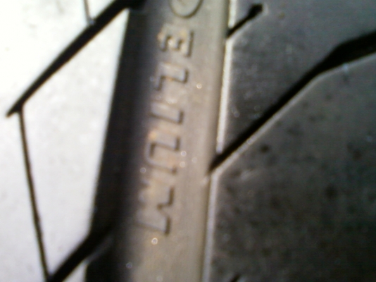 ยาง 225 40 18 ปี 13 VELOCITA CNS รุ่นDELIUM RACING ดอกหนาๆ นิ้มๆ