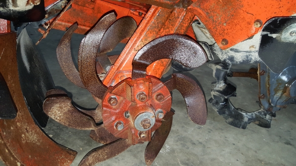 รถพรวนดิน ล้อเดี่ยว หมุนคอได้ เครื่อง 7 แรง สาดยกร่อง รหัสสินค้า A2-16 รถพรวนดิน ล้อเดี่ยว หมุนคอได้ เครื่อง 7 แรง สาดยกร่อง รหัสสินค้า A2-16