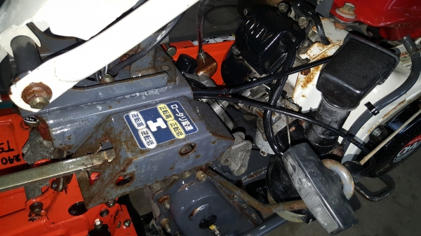 รถพรวนดิน ล้อเดี่ยว หมุนคอได้ เครื่อง 7 แรง สาดยกร่อง รหัสสินค้า A2-16 รถพรวนดิน ล้อเดี่ยว หมุนคอได้ เครื่อง 7 แรง สาดยกร่อง รหัสสินค้า A2-16