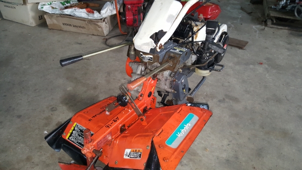 รถพรวนดิน ล้อเดี่ยว หมุนคอได้ เครื่อง 7 แรง สาดยกร่อง รหัสสินค้า A2-16 รถพรวนดิน ล้อเดี่ยว หมุนคอได้ เครื่อง 7 แรง สาดยกร่อง รหัสสินค้า A2-16