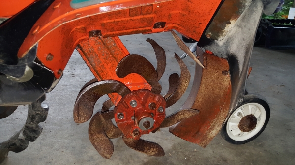 รถพรวนดิน ล้อเดี่ยว หมุนคอได้ เครื่อง 7 แรง สาดยกร่อง รหัสสินค้า A2-16 รถพรวนดิน ล้อเดี่ยว หมุนคอได้ เครื่อง 7 แรง สาดยกร่อง รหัสสินค้า A2-16