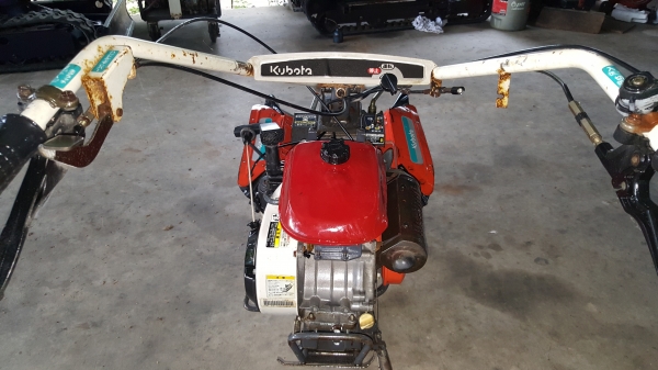 รถพรวนดิน ล้อเดี่ยว หมุนคอได้ เครื่อง 7 แรง สาดยกร่อง รหัสสินค้า A2-16 รถพรวนดิน ล้อเดี่ยว หมุนคอได้ เครื่อง 7 แรง สาดยกร่อง รหัสสินค้า A2-16