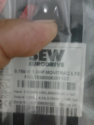 ขาย INVERTER ยี่ห้อ SEW 0.75 KW, 1 HP รุ่น Movitrac LT ใช้ไฟบ้าน 220 V ของใหม่