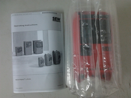 ขาย INVERTER ยี่ห้อ SEW 0.75 KW, 1 HP รุ่น Movitrac LT ใช้ไฟบ้าน 220 V ของใหม่