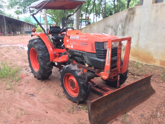 ขายรถไถ 45 แรง ปี 52 พร้อมใบมีดดันหน้าตราช้าง พร้อมเล่มทะเบียน