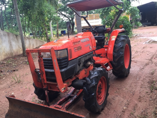 ขายรถไถ 45 แรง ปี 52 พร้อมใบมีดดันหน้าตราช้าง พร้อมเล่มทะเบียน