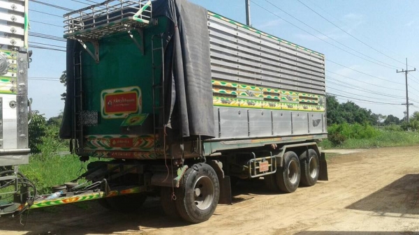 ขายรถสิบล้อ ISUZU DECA FXZ360แรง ปี54 พ่วงแม่ลูก สนใจ 0932795977 คุณสุชาติ จัดไฟแนนซ์ได้ 2,100,000-2,250,000 ขึ้นอยู่ที่เคดิต รายละเอียดรถ ปีรถจดทะเบียน 2554 คอกเกษตรดั้มเนียม อู่ สหกิจ แม่ยาว6.2 ลูก7เมตร สูง2.35เมตร