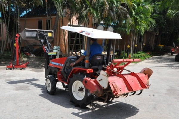 ขายรถไถYANMAR KE-3D15แรง ขับ4ล้อ(จิ๋วแต่แจ๋ว) ตักหน้า+พร้อมโรตารี่หลัง สภาพสวยเดิมญี่ปุ่นไม่เคยใช้ในไทย 145,000 เท่านั้น!!