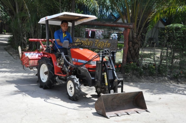 ขายรถไถYANMAR KE-3D15แรง ขับ4ล้อ(จิ๋วแต่แจ๋ว) ตักหน้า+พร้อมโรตารี่หลัง สภาพสวยเดิมญี่ปุ่นไม่เคยใช้ในไทย 145,000 เท่านั้น!!