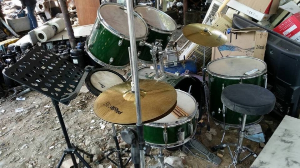 กลองชุุด สภาพใหม่มาก อุปกรณ์ทุกอย่างมาครบครับ สนใจมาดูได้เลยครับ กลองชุุด สภาพใหม่มาก อุปกรณ์ทุกอย่างมาครบครับ สนใจมาดูได้เลยครับ