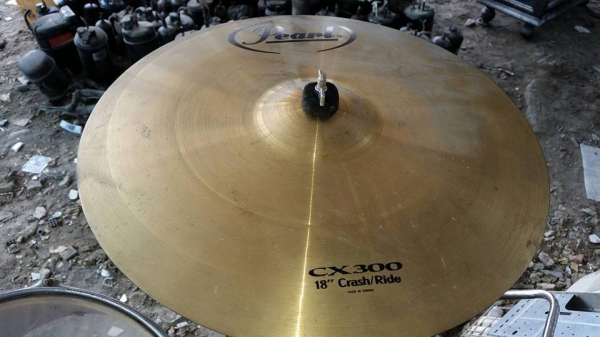 กลองชุุด สภาพใหม่มาก อุปกรณ์ทุกอย่างมาครบครับ สนใจมาดูได้เลยครับ กลองชุุด สภาพใหม่มาก อุปกรณ์ทุกอย่างมาครบครับ สนใจมาดูได้เลยครับ