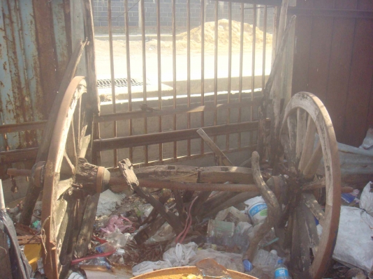 ขาย เกวียน พร้อมเพลา ไม้สักทอง 2000 บาท ตามสภาพ ไม่จัดส่ง ครับ