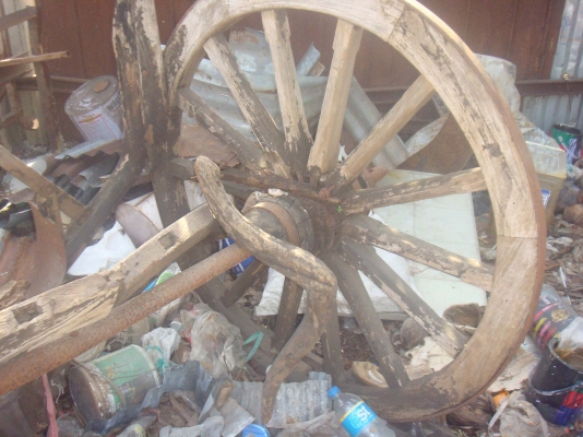 ขาย เกวียน พร้อมเพลา ไม้สักทอง 2000 บาท ตามสภาพ ไม่จัดส่ง ครับ