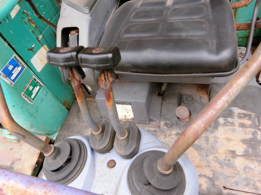 KOMATSU PC20-7E มีหัวเจาะในตัวอามร์ พร้อมบุ้งกี๋  ระบบไวคล่องตัว คอลโทนน้ำ พร้อมลงงาน ราคา 370,000 บาท   สนใจติดต่อ วัชรัตน์ รุ่งเรืองแทรคเตอร์ {ช่างบาส} โทร:092-5768909 096-5411713  {สนใจติดต่อเจ้าของโดยรถราคาถูกแน่นอน}