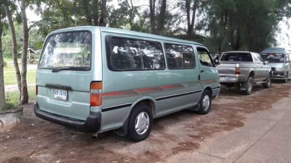 TOYOTA HIACE 2.5 2L ดีเซล