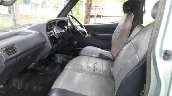 TOYOTA HIACE 2.5 2L ดีเซล
