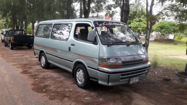 TOYOTA HIACE 2.5 2L ดีเซล