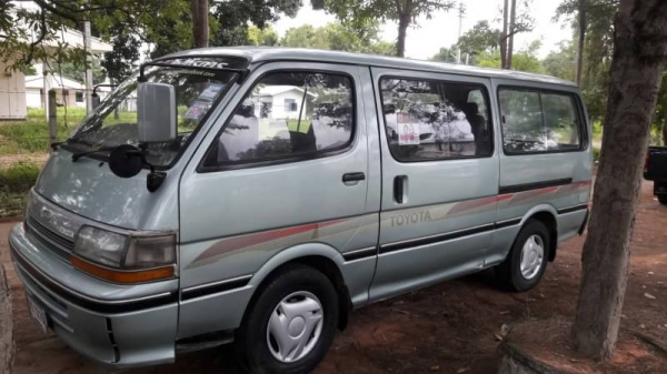 TOYOTA HIACE 2.5 2L ดีเซล