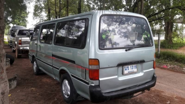 TOYOTA HIACE 2.5 2L ดีเซล