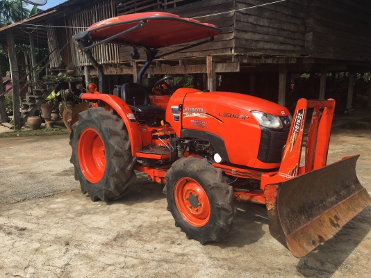 ขายรถไถคูโบต้า L3608SPราคา375000บาท  มีไบมีดตราช้าง และผานบุกเบิกตราช้างหนึ่งอัน ไมร์445ช ม พร้อมใช้งานสายๆครับสนใจ โทร0813655997 อำพร พาเจริญ ต วังบัว อ คลองขลุง จ กำแพงเพชร ดูสินค้าเพิ่มเติมได้ที่  (http://buasorn.truck2hand.com