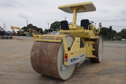 รถบดสามล้อเหล็ก SAKAI R2H FROM JAPAN สนใจติดต่อ 063-9316985 ID LINE : 0639316985 ครับ