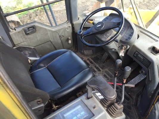 ขาย รถตัก KOMATSU  WA400  เก่าญี่ปุ่นแท้   สภาพสวยมาก  เครื่องปั๊มดี   ระบบคล่อง  โทร 089-7462641  เจีสุวรรณี