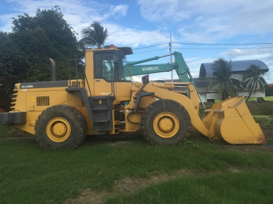 ขาย รถตัก KOMATSU  WA400  เก่าญี่ปุ่นแท้   สภาพสวยมาก  เครื่องปั๊มดี   ระบบคล่อง  โทร 089-7462641  เจีสุวรรณี