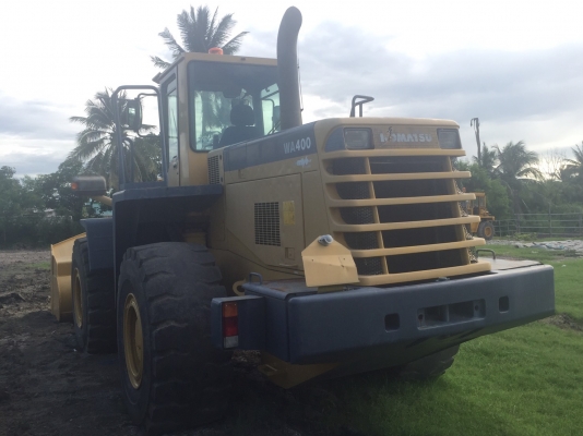 ขาย รถตัก KOMATSU  WA400  เก่าญี่ปุ่นแท้   สภาพสวยมาก  เครื่องปั๊มดี   ระบบคล่อง  โทร 089-7462641  เจีสุวรรณี