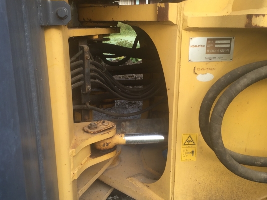 ขาย รถตัก KOMATSU  WA400  เก่าญี่ปุ่นแท้   สภาพสวยมาก  เครื่องปั๊มดี   ระบบคล่อง  โทร 089-7462641  เจีสุวรรณี