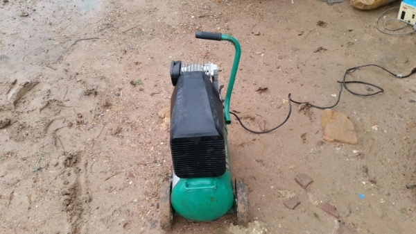 ขาย เครื่องปั๊มลม เครื่องลม ขนาดเล็ก ไฟฟ้า 110V เก่านอก ยี่ห้อ IKS ราคา 6,800 บาท ขาย เครื่องปั๊มลม เครื่องลม ขนาดเล็ก ไฟฟ้า 110V เก่านอก ยี่ห้อ IKS ราคา 6,800 บาท