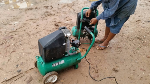 ขาย เครื่องปั๊มลม เครื่องลม ขนาดเล็ก ไฟฟ้า 110V เก่านอก ยี่ห้อ IKS ราคา 6,800 บาท