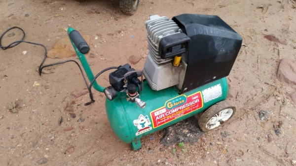 ขาย เครื่องปั๊มลม เครื่องลม ขนาดเล็ก ไฟฟ้า 110V เก่านอก ยี่ห้อ IKS ราคา 6,800 บาท ขาย เครื่องปั๊มลม เครื่องลม ขนาดเล็ก ไฟฟ้า 110V เก่านอก ยี่ห้อ IKS ราคา 6,800 บาท