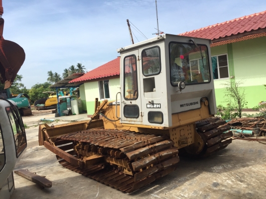 ขายรถแทรกเตอร์ MITSUBISHI  BD2G เก่าญี่ปุ่น มาใหม่จ้า  ตีนเมตร  พร้อมเก๋ง   รถสวย สภาพดี  ชั่วโมงน้อยมาก  สนใจโทร 089-7462641 เจ๊สุวรรณีจ้า...