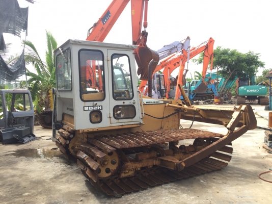 ขายรถแทรกเตอร์ MITSUBISHI  BD2G เก่าญี่ปุ่น มาใหม่จ้า  ตีนเมตร  พร้อมเก๋ง   รถสวย สภาพดี  ชั่วโมงน้อยมาก  สนใจโทร 089-7462641 เจ๊สุวรรณีจ้า...