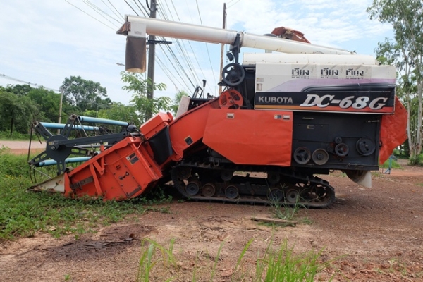 ขายรถเกี่ยวข้าว คูโบต้า DC 68 G สนใจโทร 089-0111624