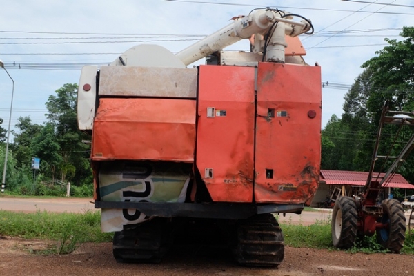 ขายรถเกี่ยวข้าว คูโบต้า DC 68 G สนใจโทร 089-0111624