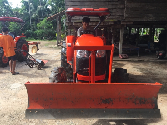 ขายรถไถคูโบต้า L4708SPราคา475000บาท  มีไบมีดตราช้าง และผาน7หนึ่งอัน ไมร์724ช ม พร้อมใช้งานสายๆครับสนใจ โทร0813655997 อำพร พาเจริญ ต วังบัว อ คลองขลุง จ กำแพงเพชร