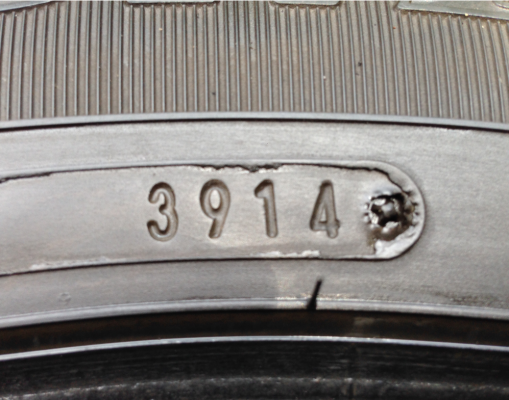 ยาง Dunlop 215 65 16 ปี14 ดอกเยอะ พร้อมใช้งาน ราคาไม่แพง