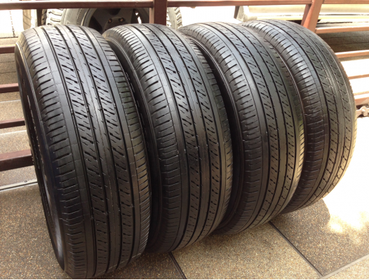 ยาง Dunlop 215 65 16 ปี14 ดอกเยอะ พร้อมใช้งาน ราคาไม่แพง