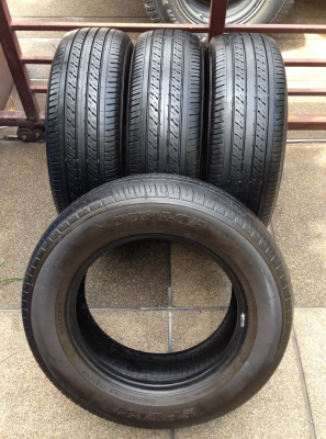 ยาง Dunlop 215 65 16 ปี14 ดอกเยอะ พร้อมใช้งาน ราคาไม่แพง