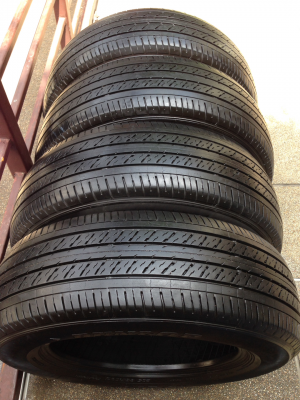 ยาง Dunlop 215 65 16 ปี14 ดอกเยอะ พร้อมใช้งาน ราคาไม่แพง